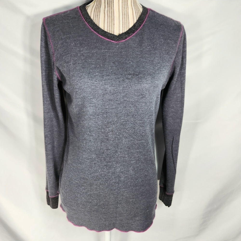 ClimateRight by CuddlDuds Grey & Pink VNeck Long Sleeve Thermal Top Size Medium